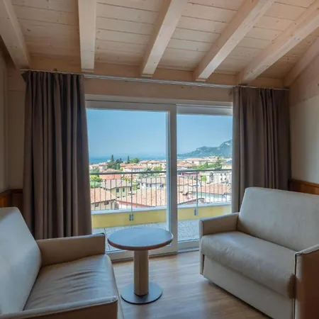 Palme & 3* Garda (Verona)